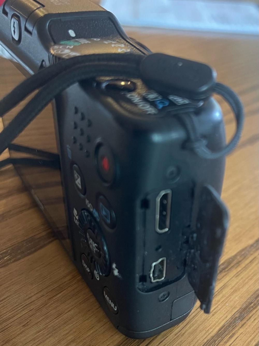 Canon Compact Digital Camera in Black with Carry Case - Picture 8 of 15